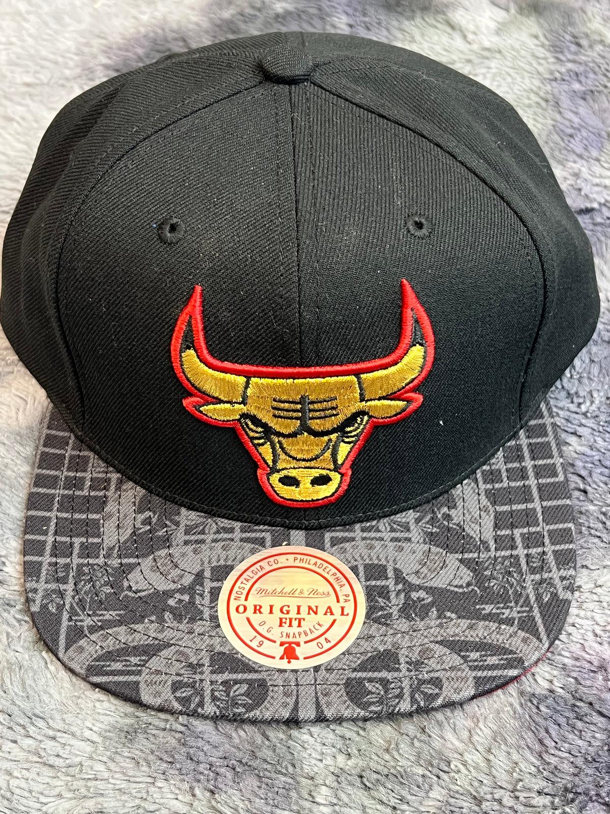Chicago Bulls Mitchell & Ness Original Fit Snapback – Black & Gold Logo
